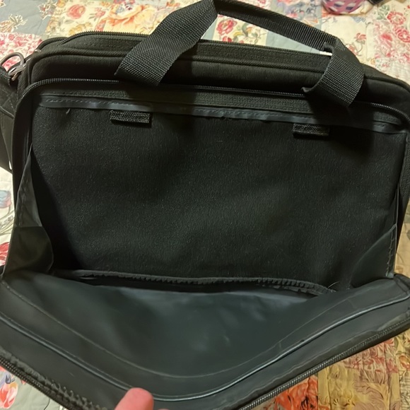 Eddie Bauer Shoulder Computer Bag - Picture 2 of 4
